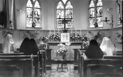 122159 Zusters tijdens hun gebed in de kloosterkapel van Sint Antonia te Terborg