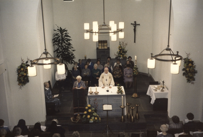 122203 Mgr. J.B. Nienhaus tijdens de eucharistieviering bij het 110-jarig bestaan in de moederhuiskapel te Amersfoort