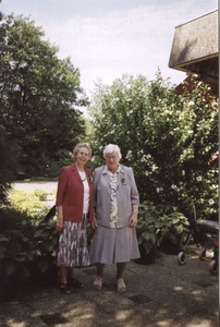 122204 Zusters Beb en Riet bij hun 50-jarige professie in St. Jozef te Amersfoort