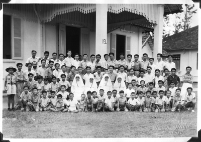 122233 Jongens van het Chinees Internaat en afdeling Jeugdzorg St. Theresiastichting te Medan (Noord-Sumatra), Indonesië