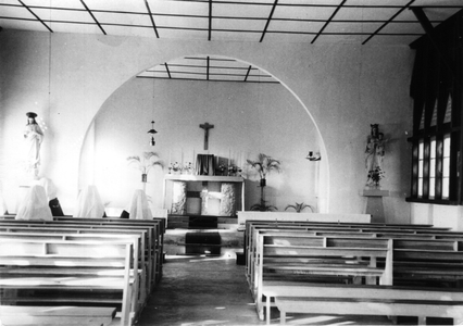 122284 Kerkinterieur te Parsoburan (Noord Sumatra), Indonesië