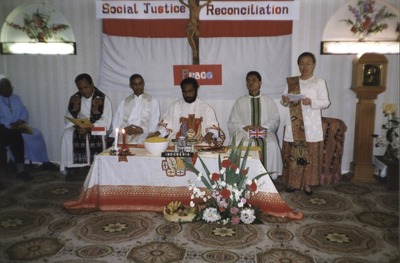 122291 Op bezoek bij Social Justice Reconcillation in het Institute of St. Anselm te Margate, Engeland