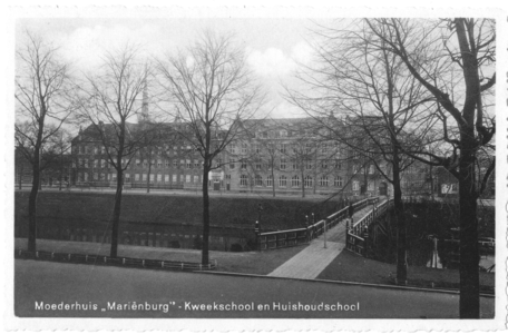 172163 Moederhuis Mariënburg met kweekschool en huishoudschool te Bussum