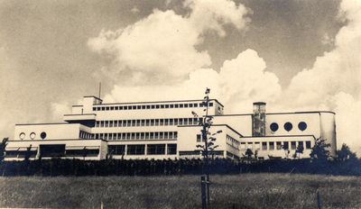 164042 Achterzijde bisschoppelijk retraitehuis Molenberg te Heerlen, opening 31 juli 1933