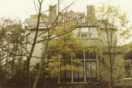 164163 Achterzijde villa Buitentwist van de Zusters van de Retraite te Overveen