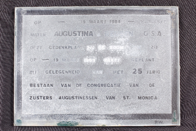 VW-Z006-030 Twee plaquettes ter gelegenheid van het 25-jarig bestaan van de Augustinessen van Sint Monica