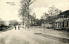 PB0022 De Kerk van Abbenbroek. Rechts het gemeentehuis, de openbare lagere school en de onderwijzerswoning, die in 1979 ...