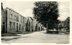PB0046 Kijkje op de woningen langs de Ring en de De Kom (Juliana Plein Oostzijde), ca. 1923