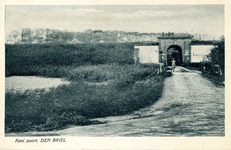 PB0102 De Kaaipoort met de brug over de Kaaivest, ca. 1934