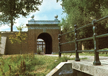 PB0105 De Kaaibrug met de brug over de Kaaivest, ca. 1985