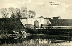 PB0108 De Langepoort met de brug over de Langevest, ca. 1904