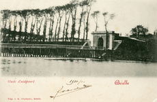 PB0119 De in 1900 afgebroken Zuidpoort, met de brug over de vest, ca. 1900