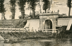 PB0192 De Kaaipoort met de brug over de Kaaivest, 1919