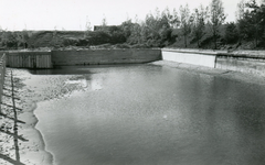 PB1083 Het zwembad in het Molenvest , ca. 1950
