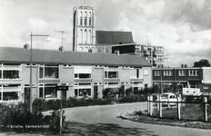 PB1122 Woningen langs de Venkelstraat. Op de achtergrond de St. Catharijnekerk, 1965
