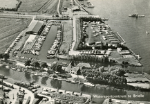 PB1196 Luchtfoto van het Watersportcentrum Brielle, met jachthaven en camping, 1976