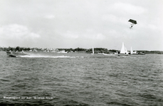 PB1235 Watersport op het Brielse Meer: parasailing, 1964