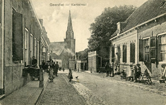 PB2534 Kijkje in de Kerkstraat, met op de achtergrond de kerk, ca. 1910