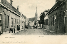 PB2584 Kijkje in de Kerkstraat, met op de achtergrond de kerk, ca. 1900