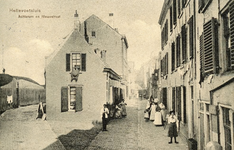 PB3028 Kijkje op het Achterom en de Nieuwstraat, links het Kruit- en Projectielenmagazijn, 1909
