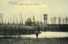 PB3125 Hellevoetsluis; De wallen van Hellevoetsluis, met op de achtergrond de katholieke kerk en de watertoren, ca. 1908
