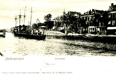 PB3436 Kijkje op de Haaven vanaf de Westkade richting de Oostkade, een schip passeert de sluis, ca. 1904
