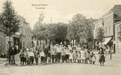PB4017 Kijkje in de Dorpsstraat, 1913