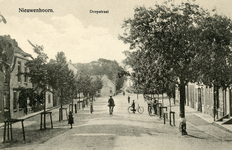 PB4018 Kijkje in de Dorpsstraat, ca. 1918
