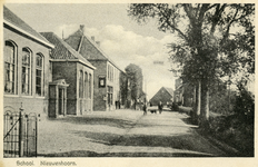 PB4036 School en gemeentehuis van Nieuwenhoorn, ca. 1935