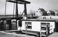 PB4101 Kijkje op de ophaalbrug bij de Vlotbrug, ca, 1950