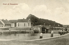 PB4223 Kijkje op de sluis vanaf de Oost Havenkade, ca. 1920