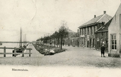 PB4225 Kijkje op de woningen langs de Oost Havenkade, ca. 1904