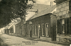PB4235 Kijkje op woningen langs de Oost Havenkade, ca. 1921
