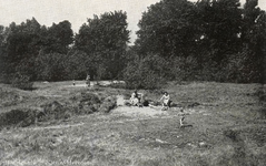 PB4357 Gezinnen vermaken zich bij het Quackjeswater, ca. 1920