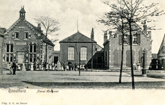 PB4610 Het gemeentehuis en de school, ca. 1908