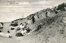 PB4940 Kinderen klauteren tegen het duin op, 1918