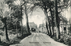 PB5750 Kijkje in de Voorweg, de huizen achter de paarden staan in de Rialaan, ca. 1911