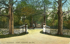 PB5815 Oostvoorne; Het erf met de uitrit van Kooisicht en je kijkt de Kooysightlaan in, ca. 1926