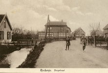 PB7573 Kijkje in de Dorpsweg, ca. 1932
