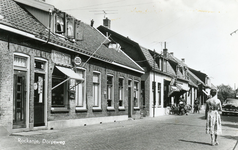 PB7601 Kijkje in de Dorpsweg, ca. 1950