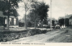 PB7630 Dorpsweg met dokterswoning, ca. 1925