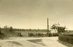 PB7659 Woning in aanbouw langs de Middelweg, ca. 1950