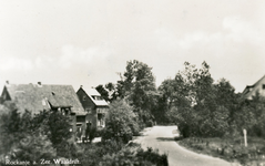 PB7683 Kijkje op de woningen langs de Swinsedreef, ca. 1950