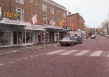 PB7701 Winkels langs de Raadhuislaan, 1988