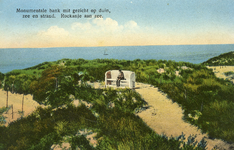 PB7742 Monumentale bank met gezicht op duin, zee en strand, ca. 1924