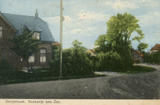 PB7829 Kijkje in de Dorpsweg, met links de dokterswoning, ca. 1930