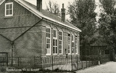 PB8703 De lagere school van Simonshaven, ca. 1950