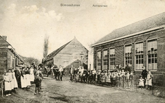 PB8704 De lagere school van Simonshaven, ca. 1912