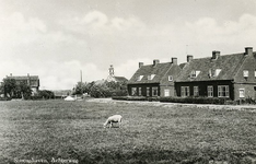 PB8708 Kijkje op woningen langs de Hogeweg, 1959