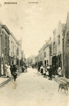 PB8989 Woningen en bewoners langs de Voorstraat, ca. 1903